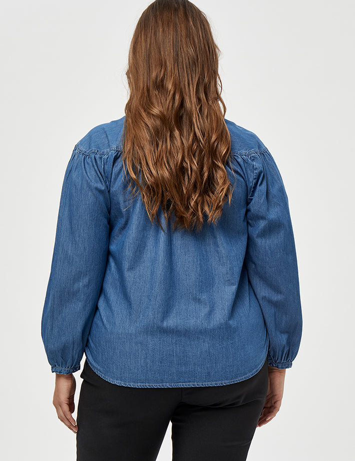 Peppercorn Cia bluse Curve Bluser 9610 Mid Blue Denim