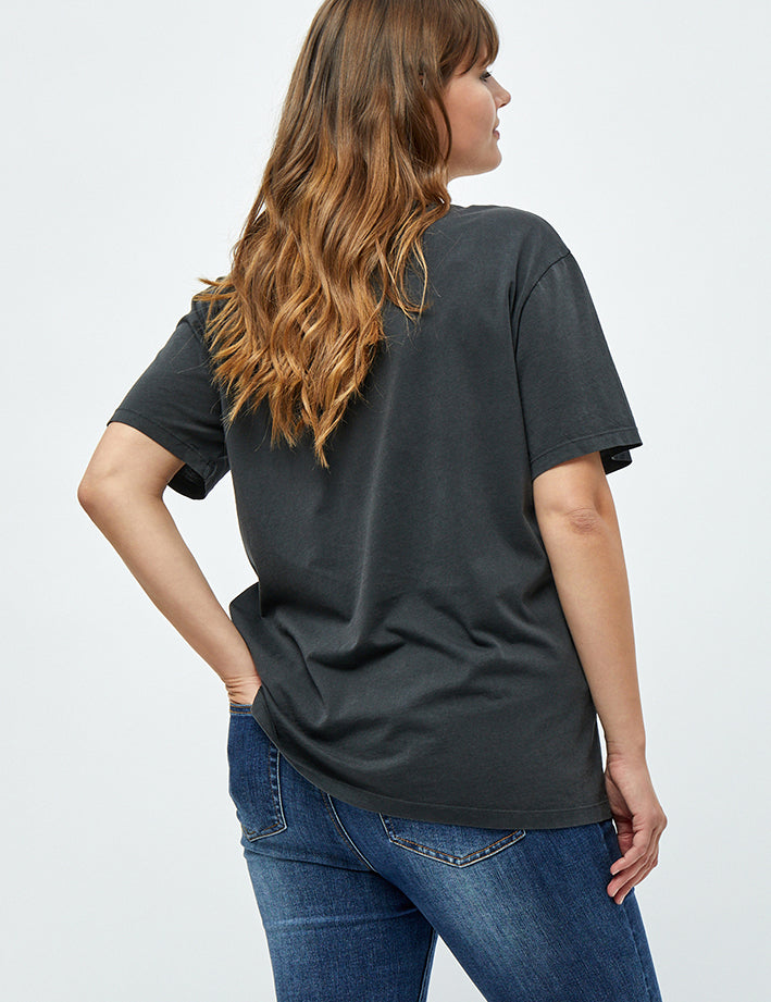 Peppercorn Fillisha t-shirt Curve T-Shirt Sort