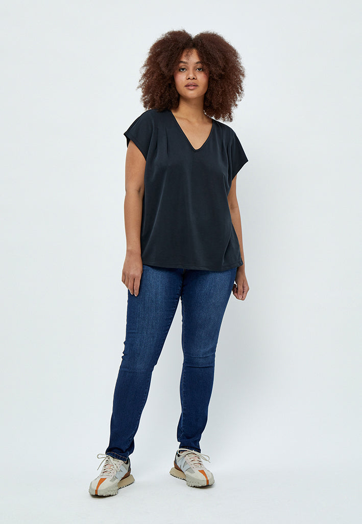 Peppercorn Lana V-hals T-Shirt Curve T-Shirt Sort