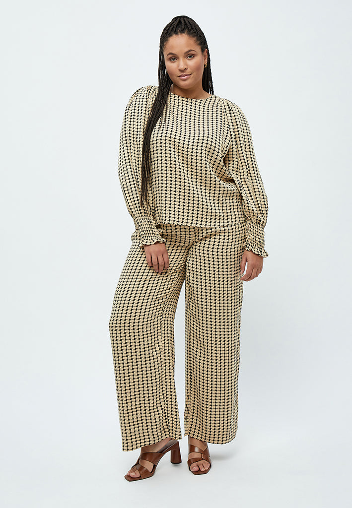 Peppercorn Lykke Pufærmet Bluse Curve Bluser 0273P Warm Sand Print