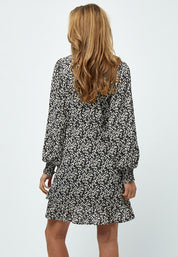 Minus Eriana Kort Slå-Om Kjole Kjoler 9041P Black Flower Print