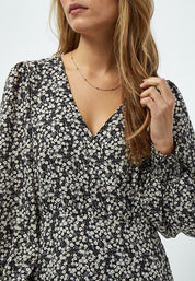Minus Eriana Kort Slå-Om Kjole Kjoler 9041P Black Flower Print