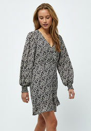 Minus Eriana Kort Slå-Om Kjole Kjoler 9041P Black Flower Print
